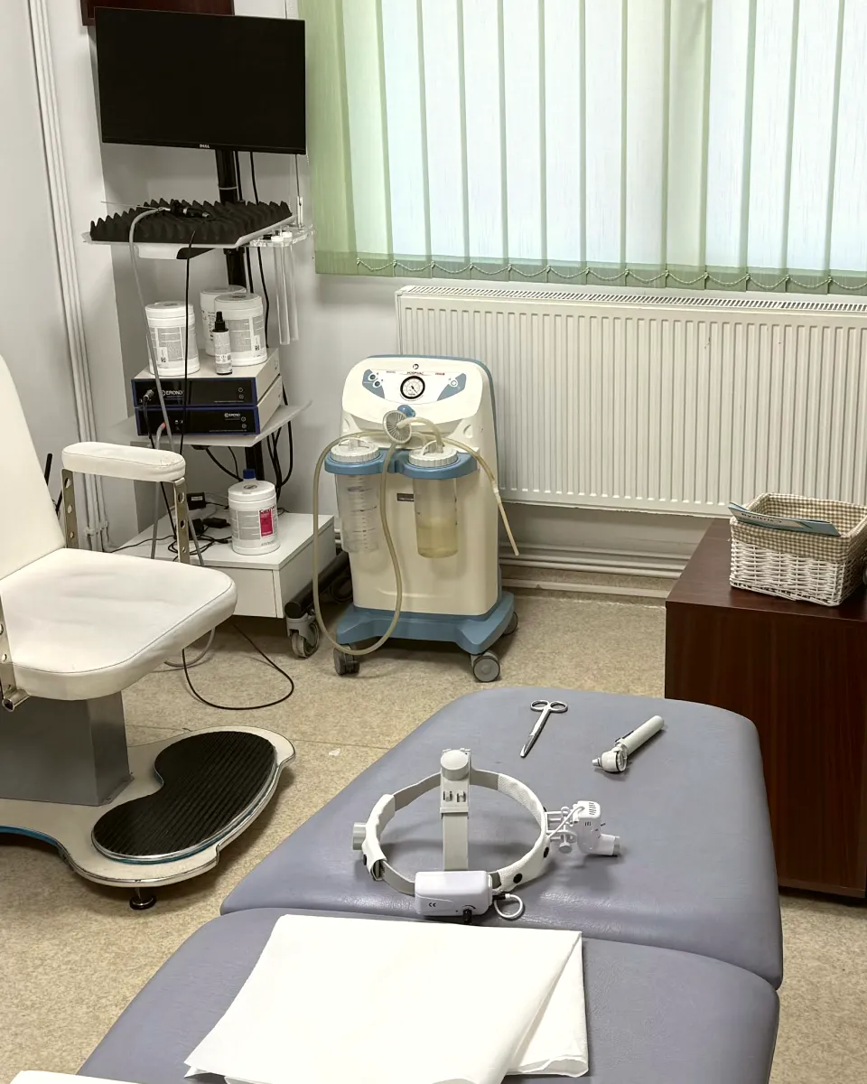 Turnul de endoscopie și aspiratorul chirurgical